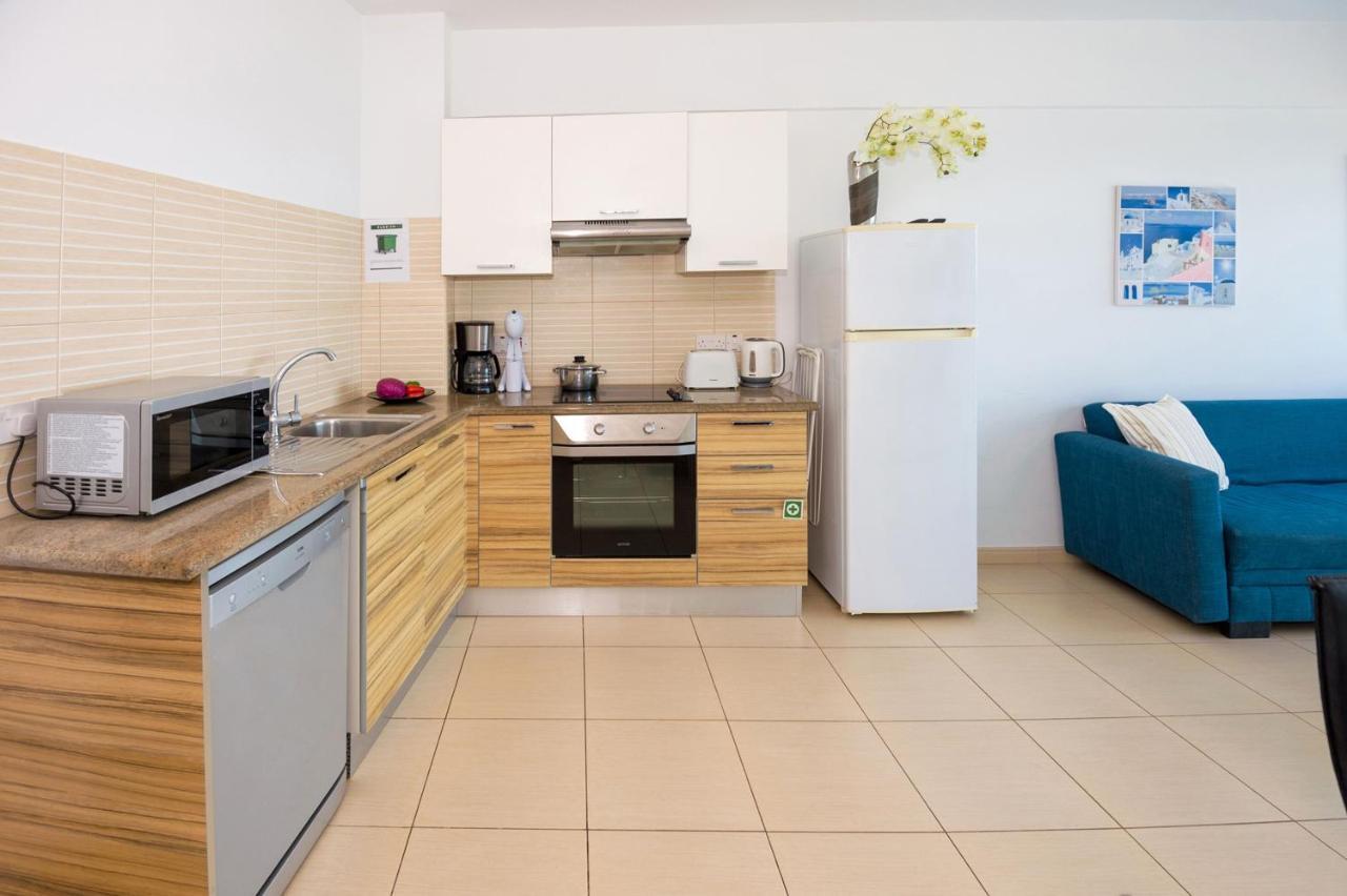 Gabriela - Coralli Beachfront Apartment Protaras Eksteriør bilde